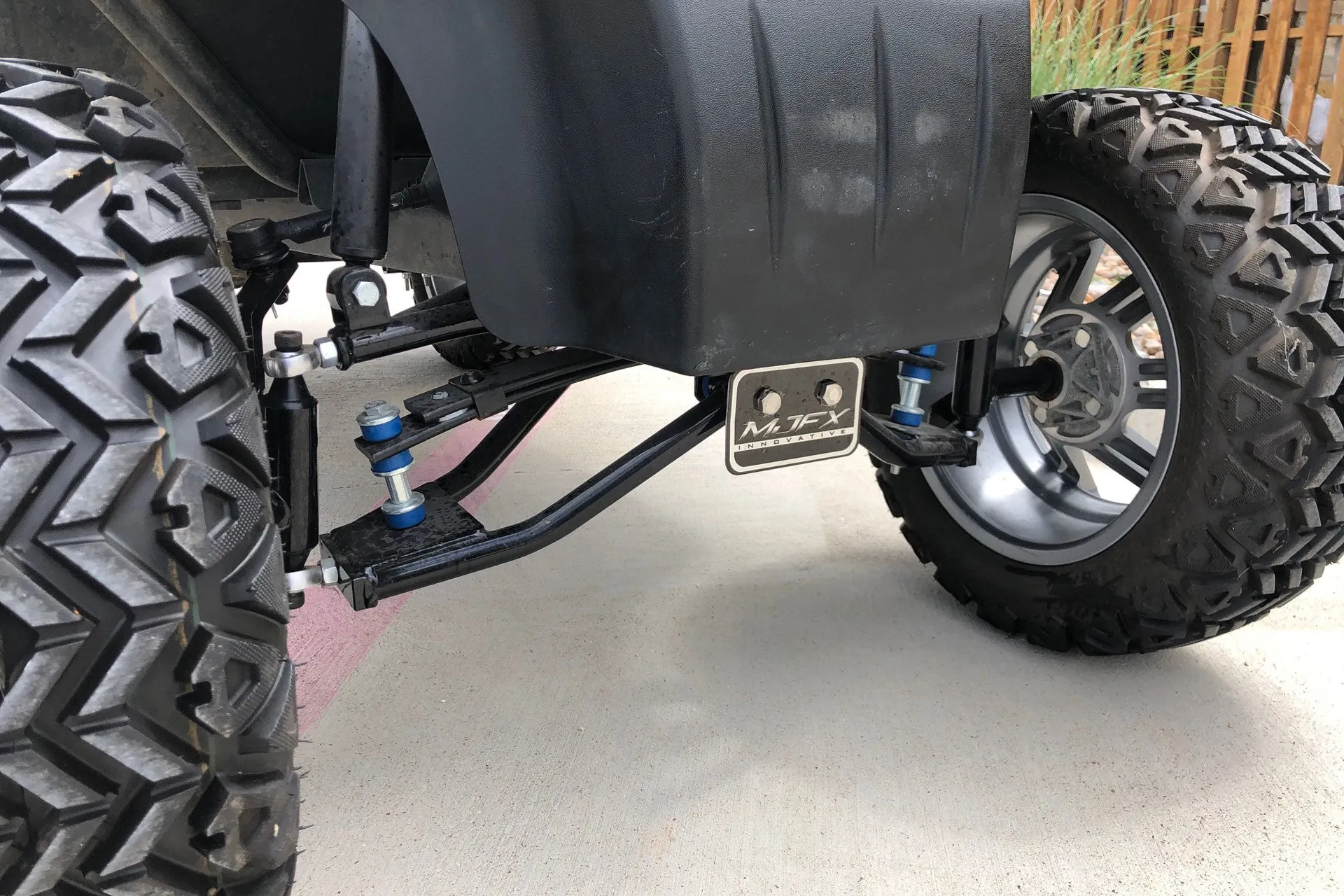 EZ-GO ELECTRIC LIFTED GOLF CART