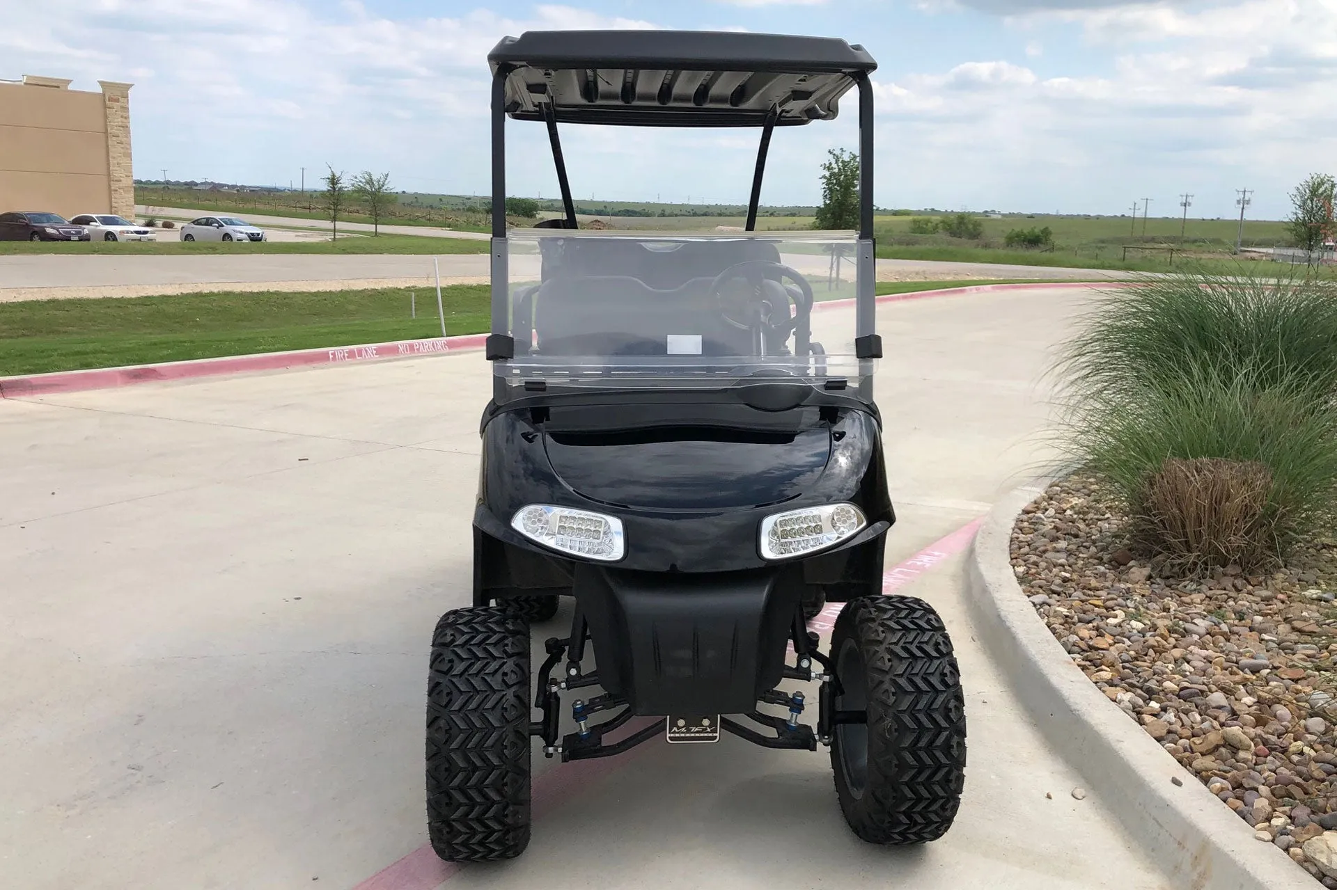 EZ-GO ELECTRIC LIFTED GOLF CART