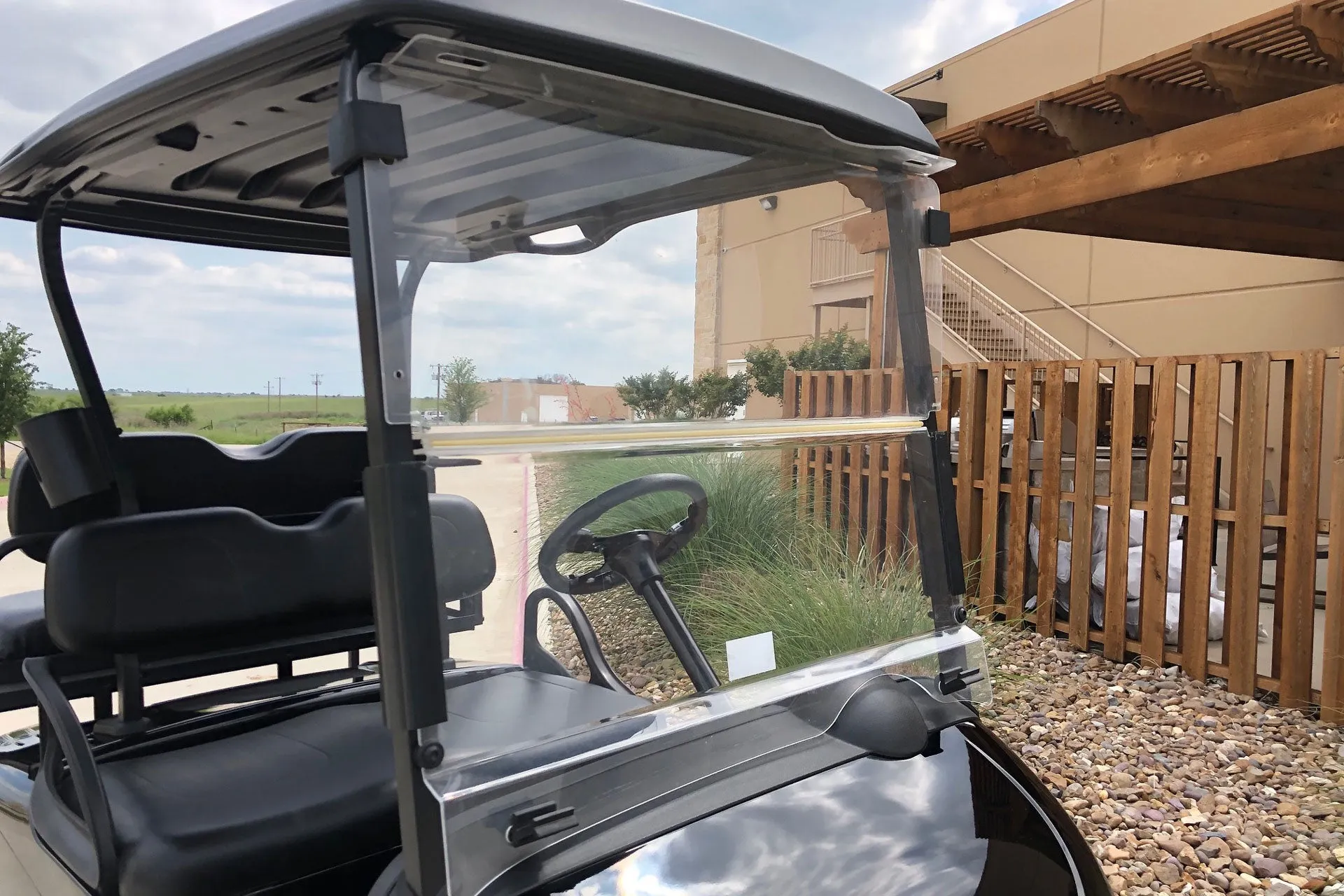 EZ-GO ELECTRIC LIFTED GOLF CART